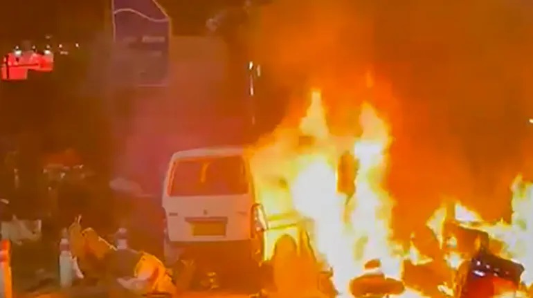 Delhi Red Fort Blast: लाल किले के पास कार में धमाका, 8 की मौत